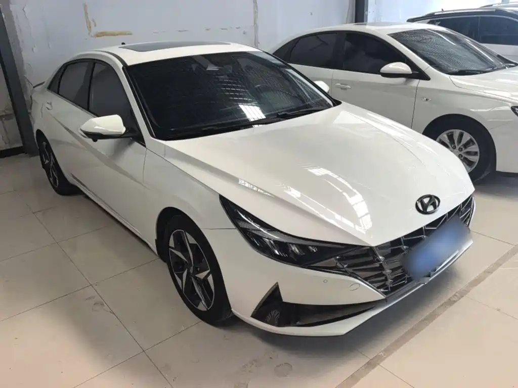 Hyundai Elantra — фото 22