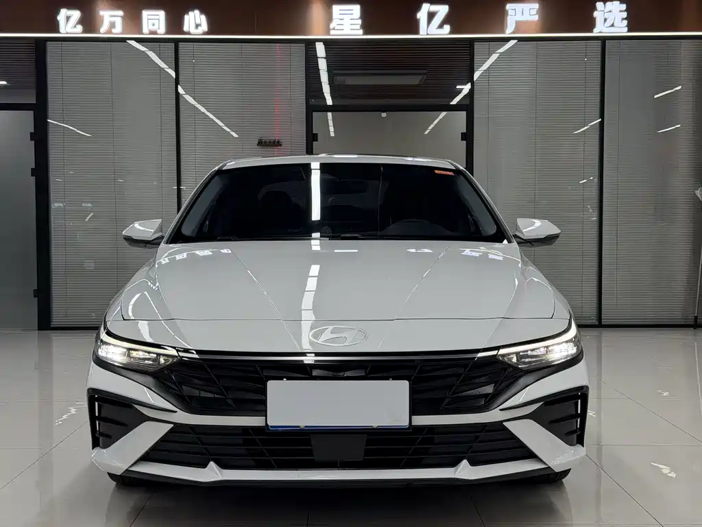 Hyundai Elantra — фото 2