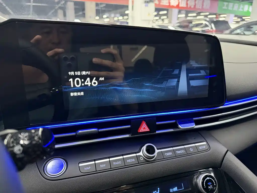 Hyundai Elantra — фото 18