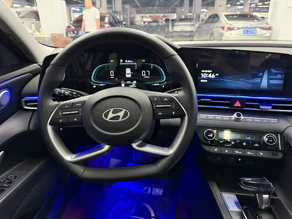 Hyundai Elantra — фото 10