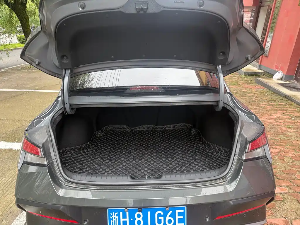 Hyundai Elantra — фото 11