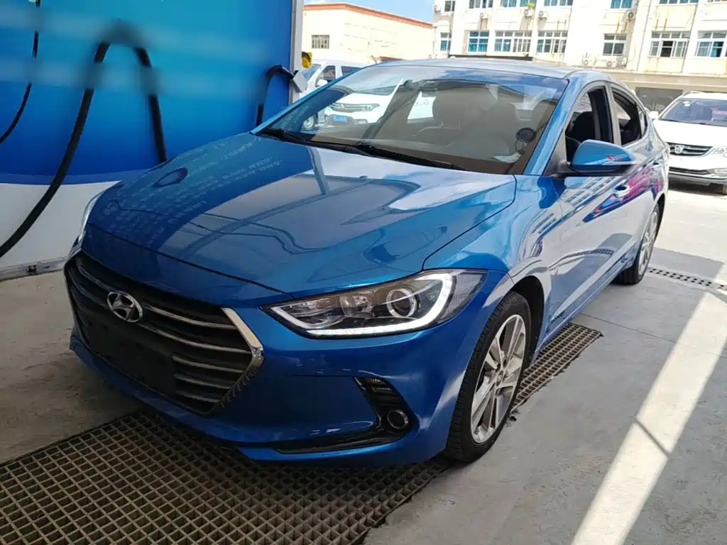Hyundai Elantra — фото 2