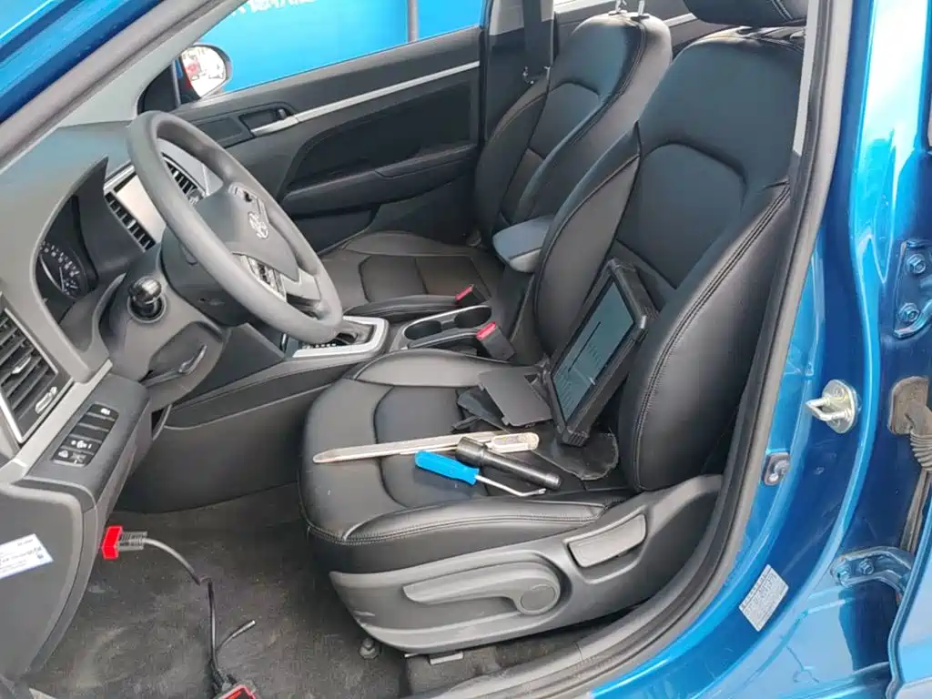 Hyundai Elantra — фото 15