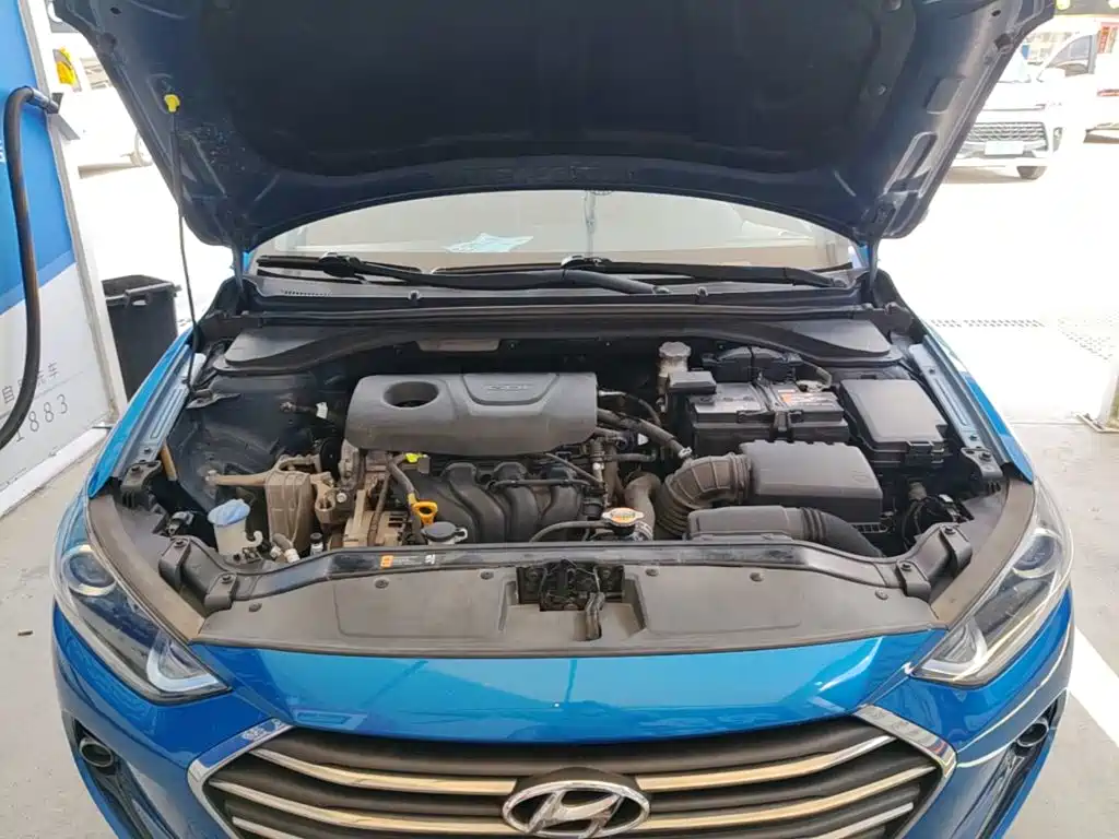 Hyundai Elantra — фото 20