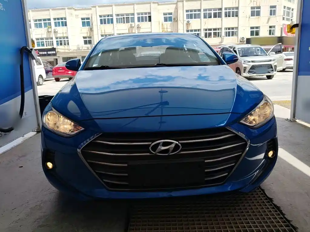Hyundai Elantra — фото 3