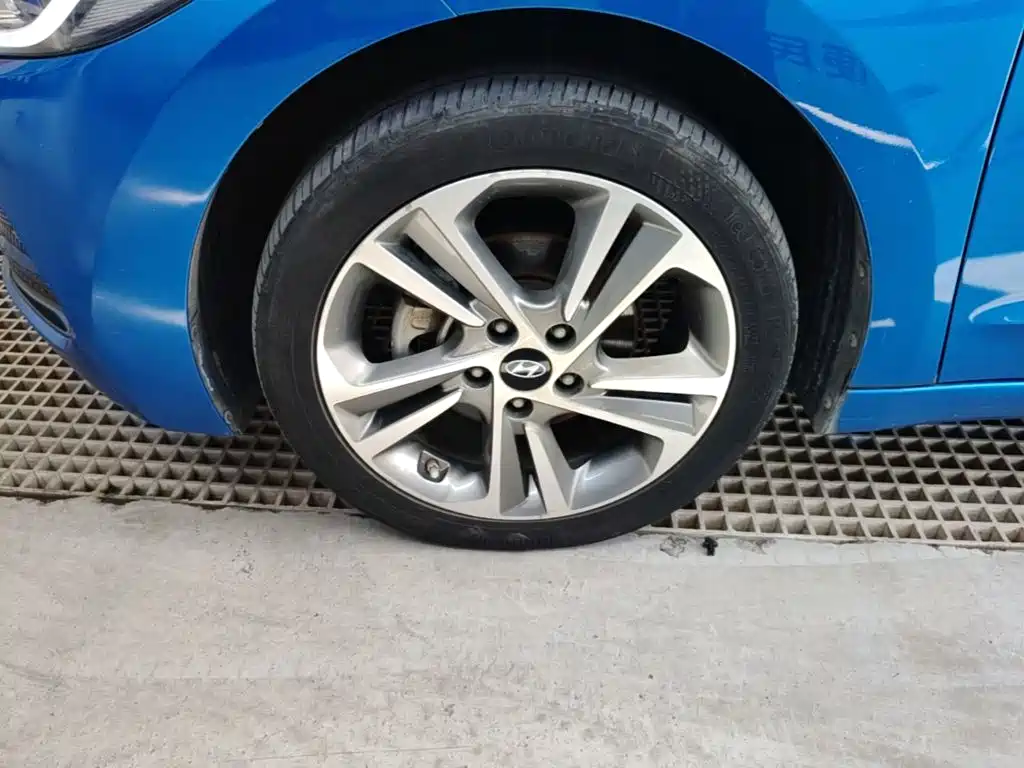 Hyundai Elantra — фото 23