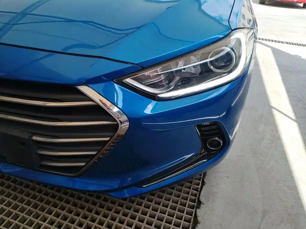 Hyundai Elantra — фото 24