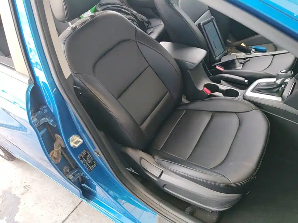 Hyundai Elantra — фото 25
