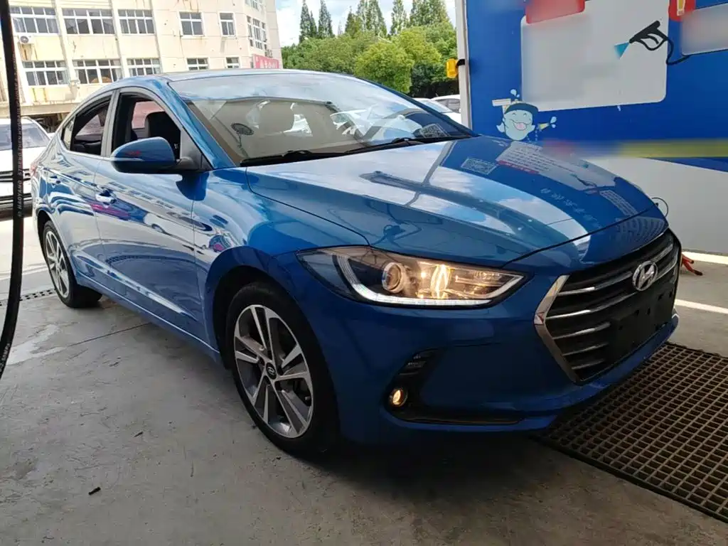 Hyundai Elantra — фото 4