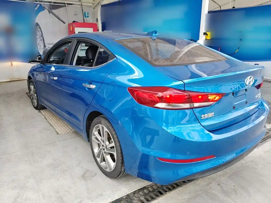 Hyundai Elantra — фото 5