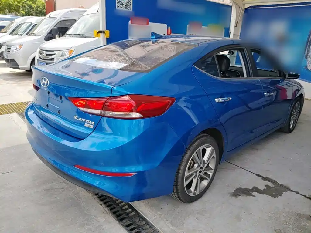 Hyundai Elantra — фото 7