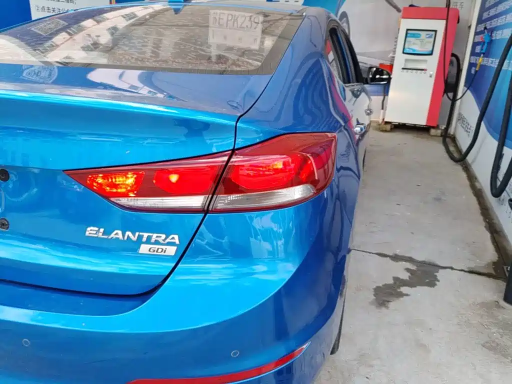 Hyundai Elantra — фото 8
