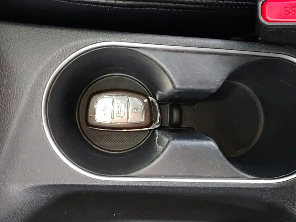 Hyundai Elantra — фото 9