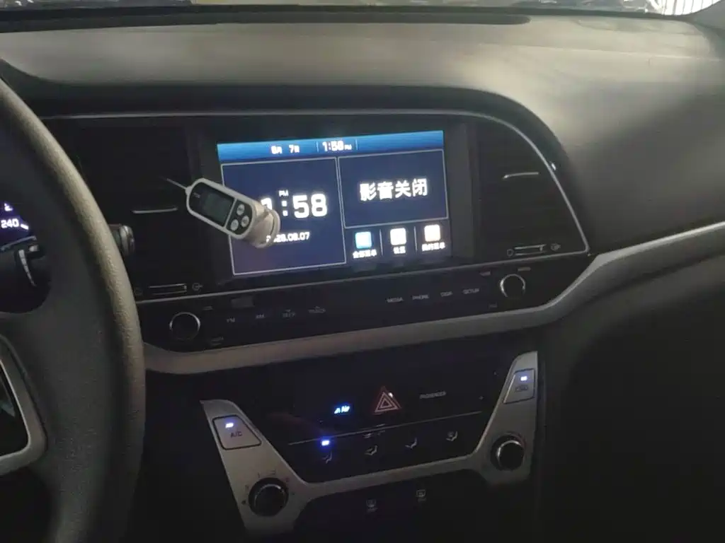 Hyundai Elantra — фото 13