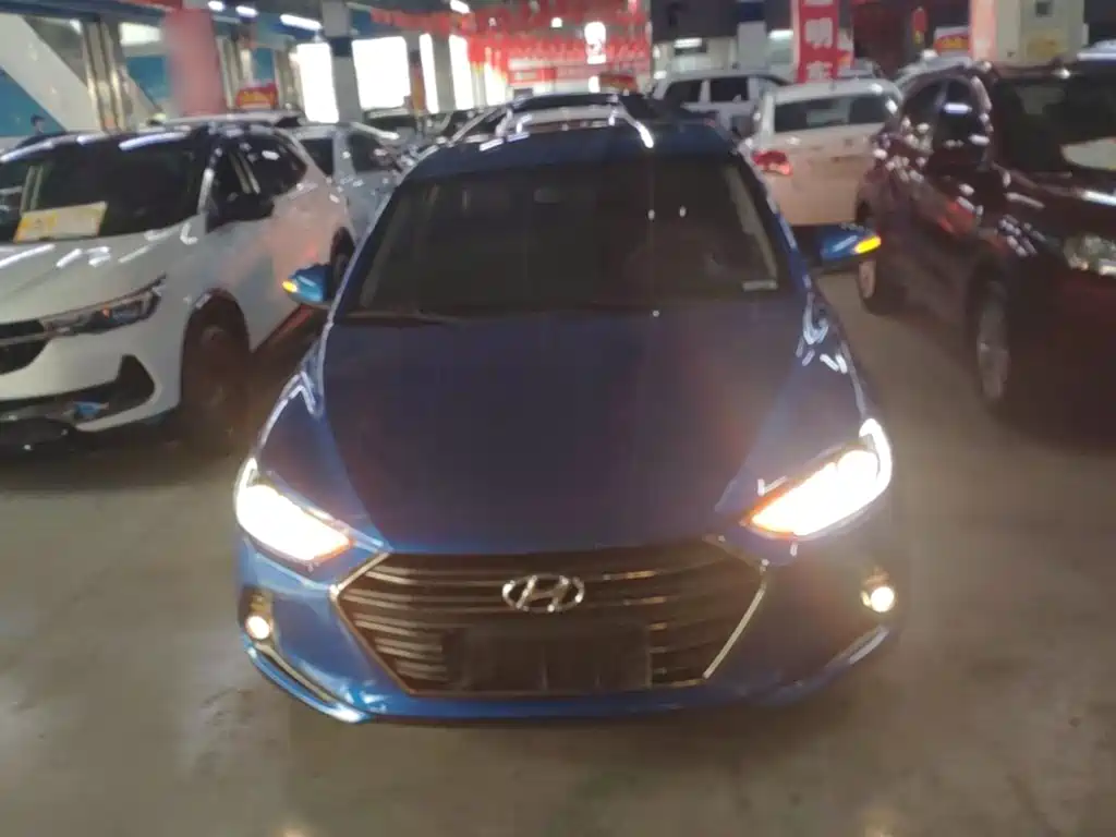 Hyundai Elantra — фото 3