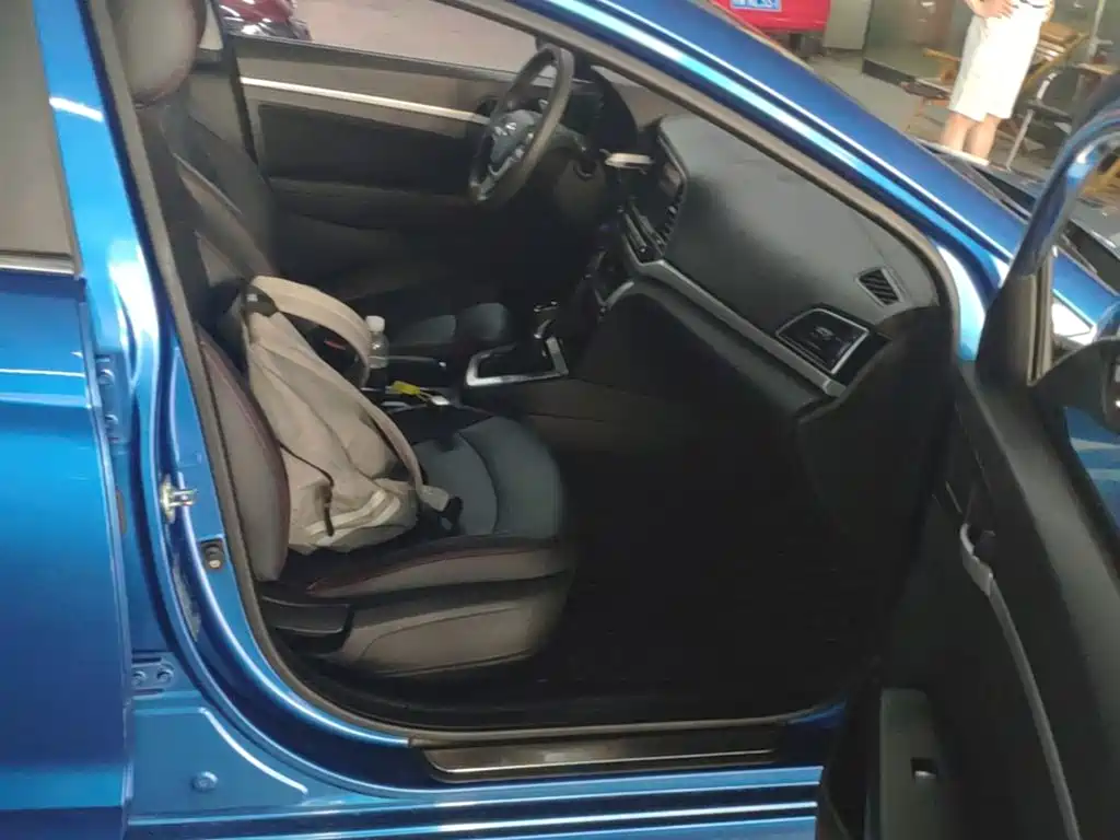 Hyundai Elantra — фото 23