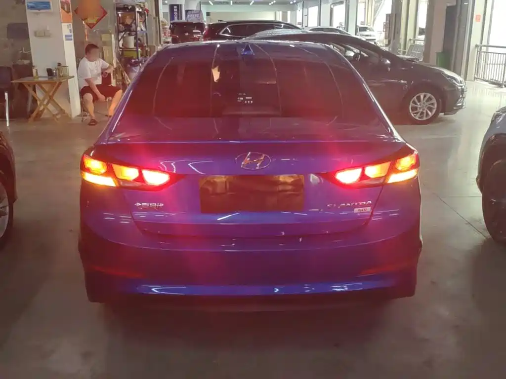 Hyundai Elantra — фото 6