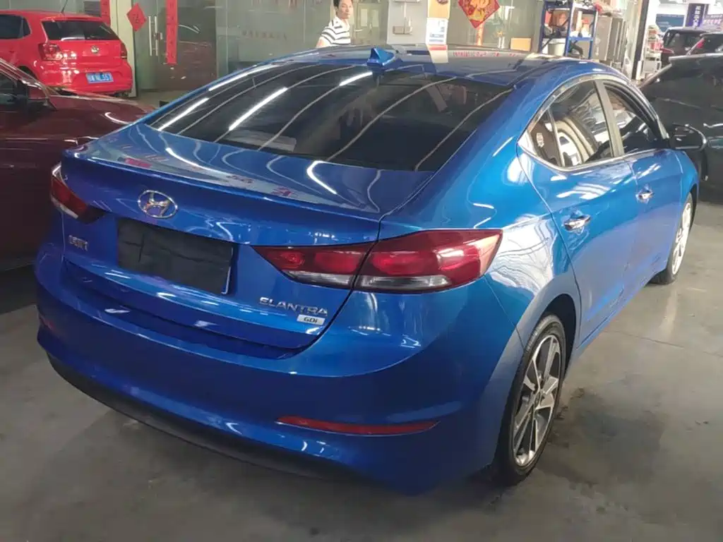 Hyundai Elantra — фото 7
