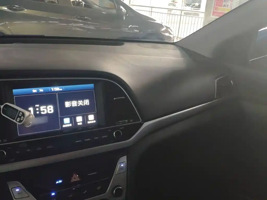 Hyundai Elantra — фото 10