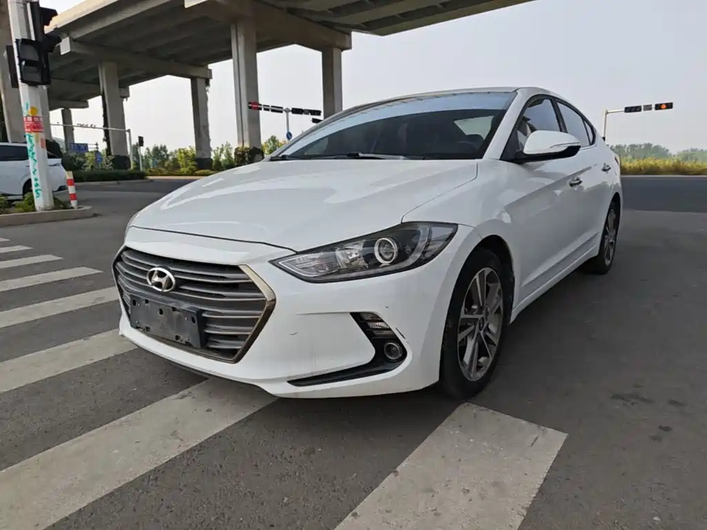 Hyundai Elantra — фото 2