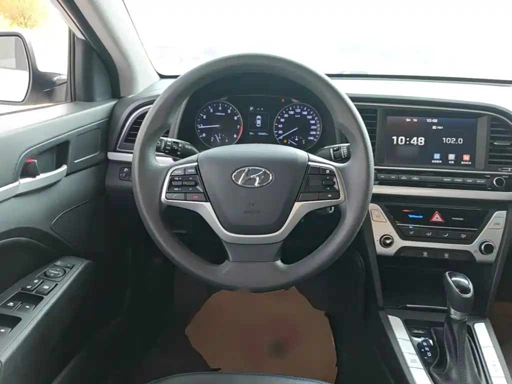 Hyundai Elantra — фото 11
