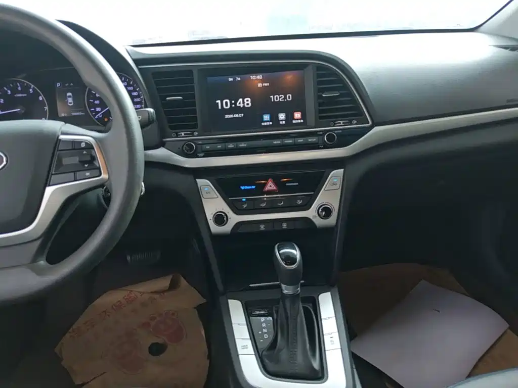 Hyundai Elantra — фото 13