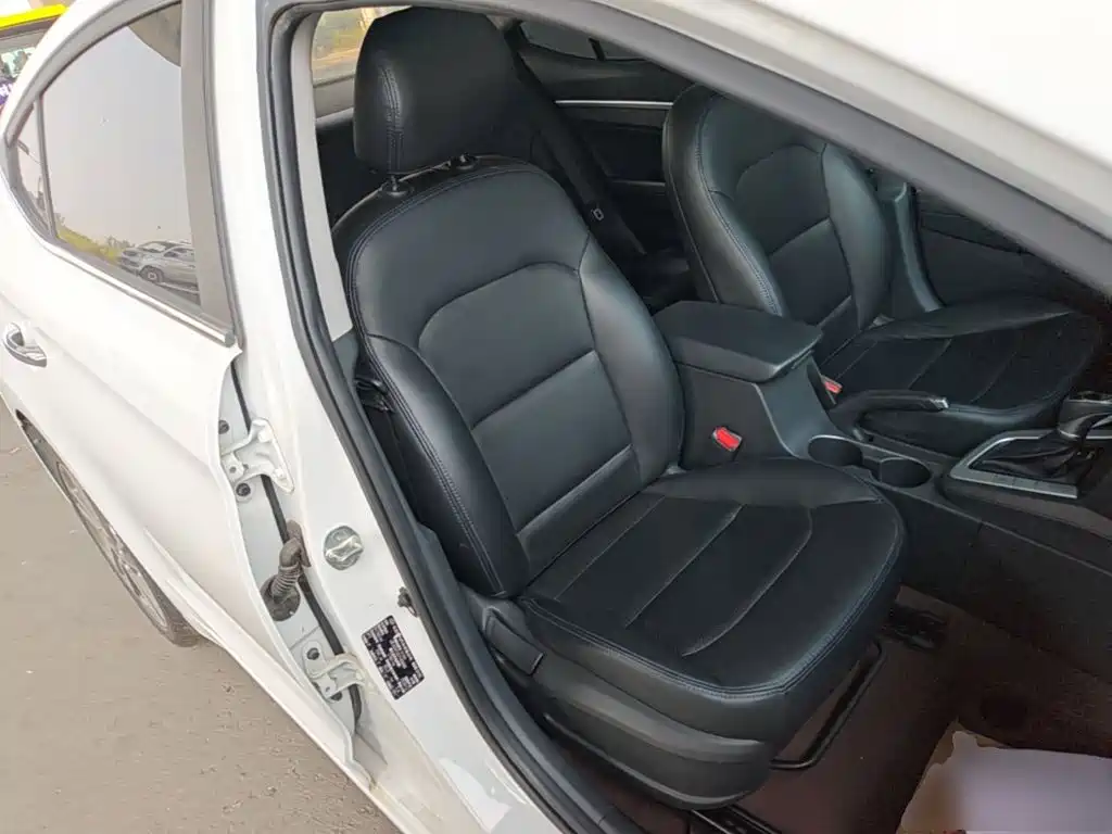 Hyundai Elantra — фото 25