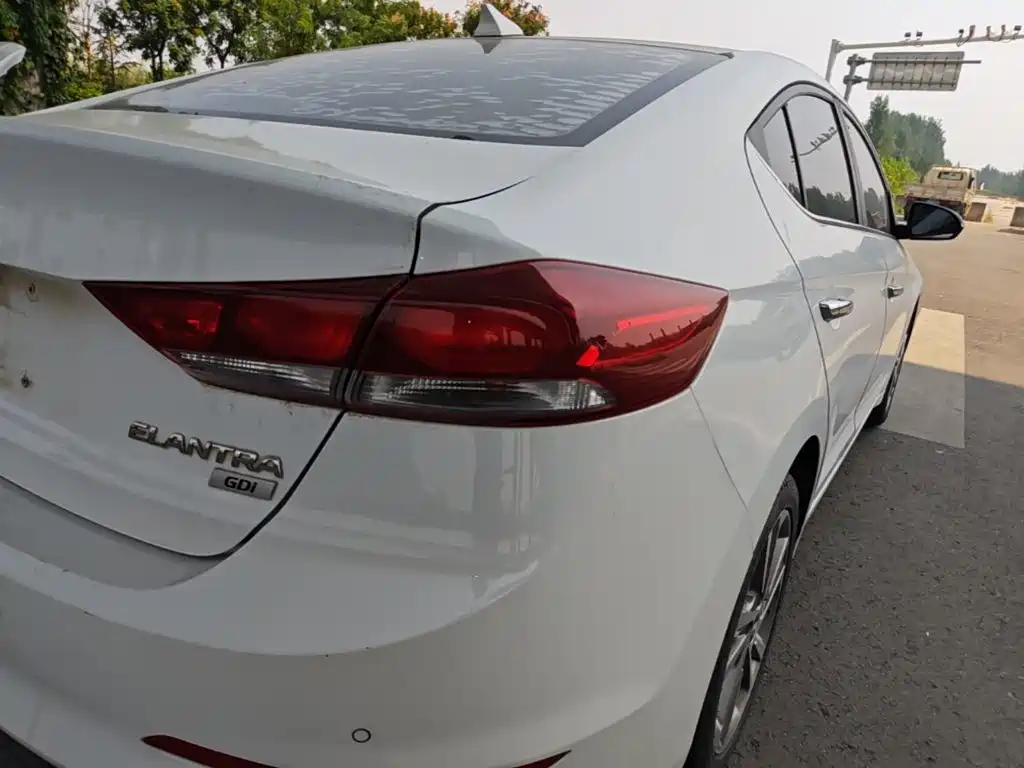 Hyundai Elantra — фото 8