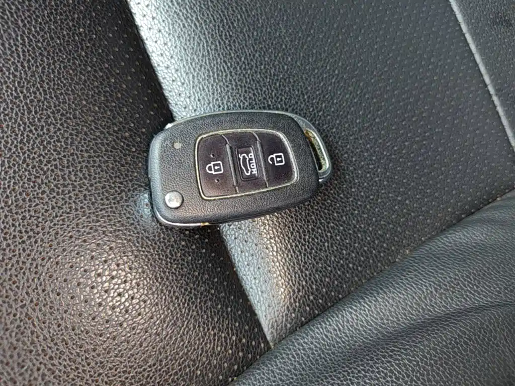 Hyundai Elantra — фото 9
