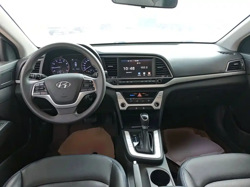 Hyundai Elantra — фото 10