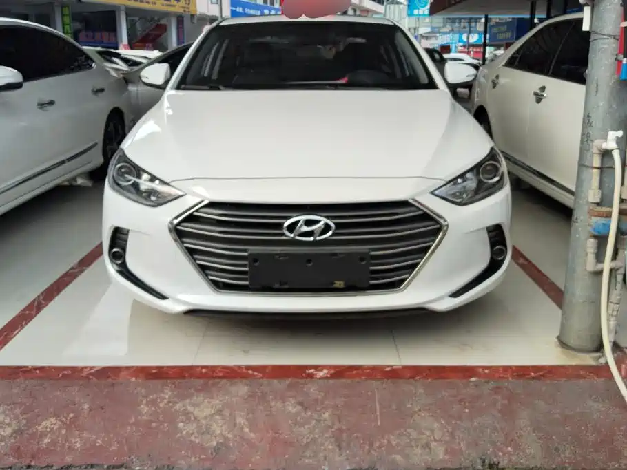 Hyundai Elantra — фото 2