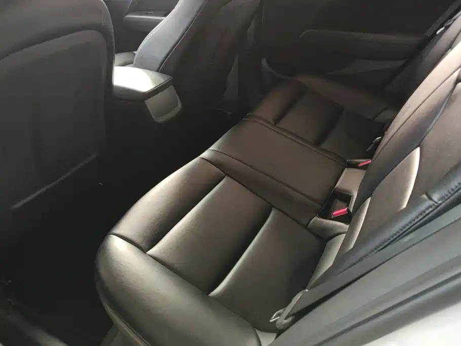 Hyundai Elantra — фото 11