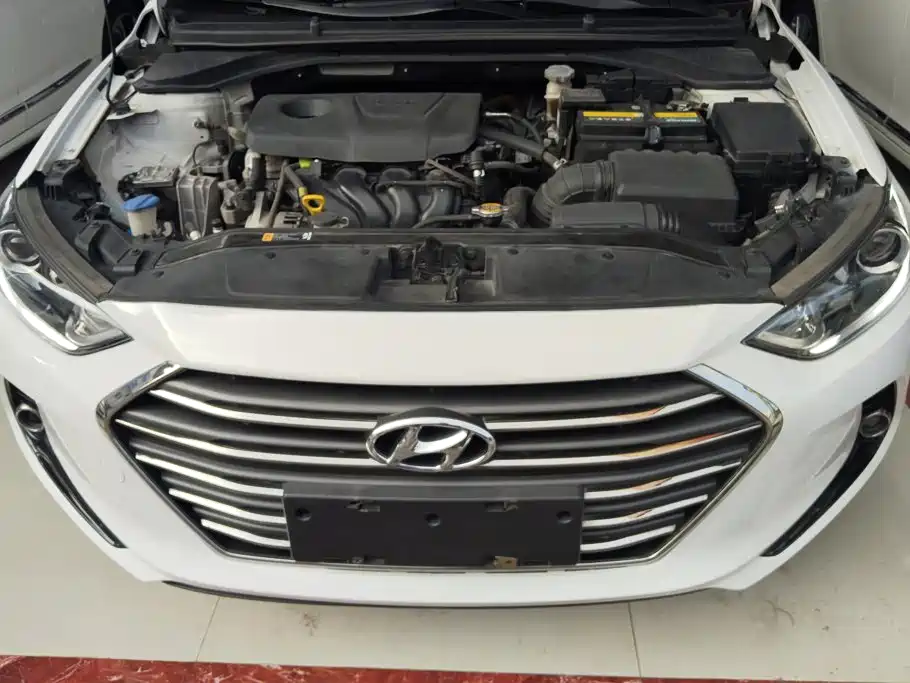 Hyundai Elantra — фото 10