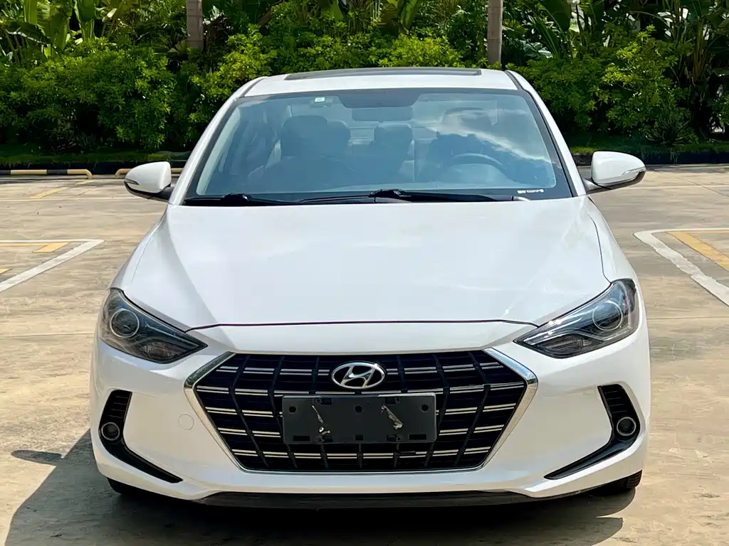 Hyundai Elantra — фото 2