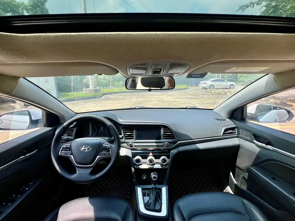 Hyundai Elantra — фото 12