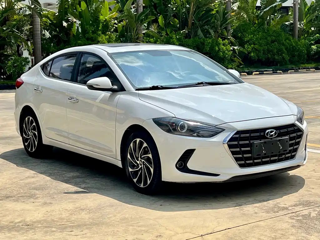 Hyundai Elantra — фото 3