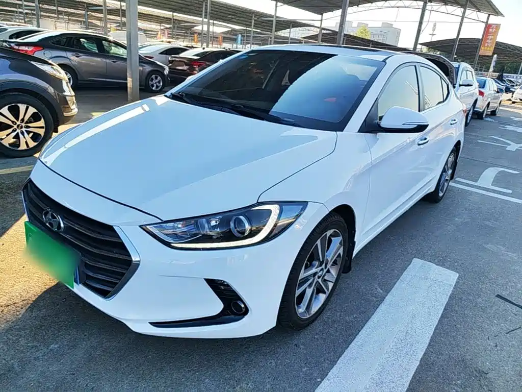 Hyundai Elantra — фото 2
