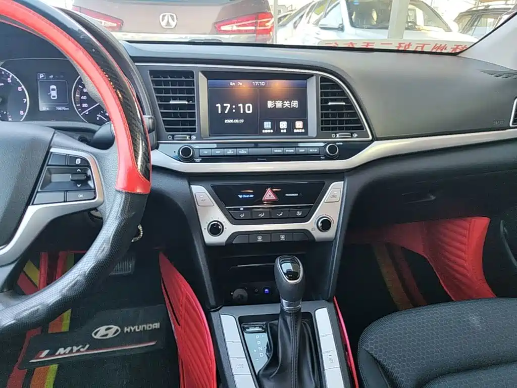 Hyundai Elantra — фото 13