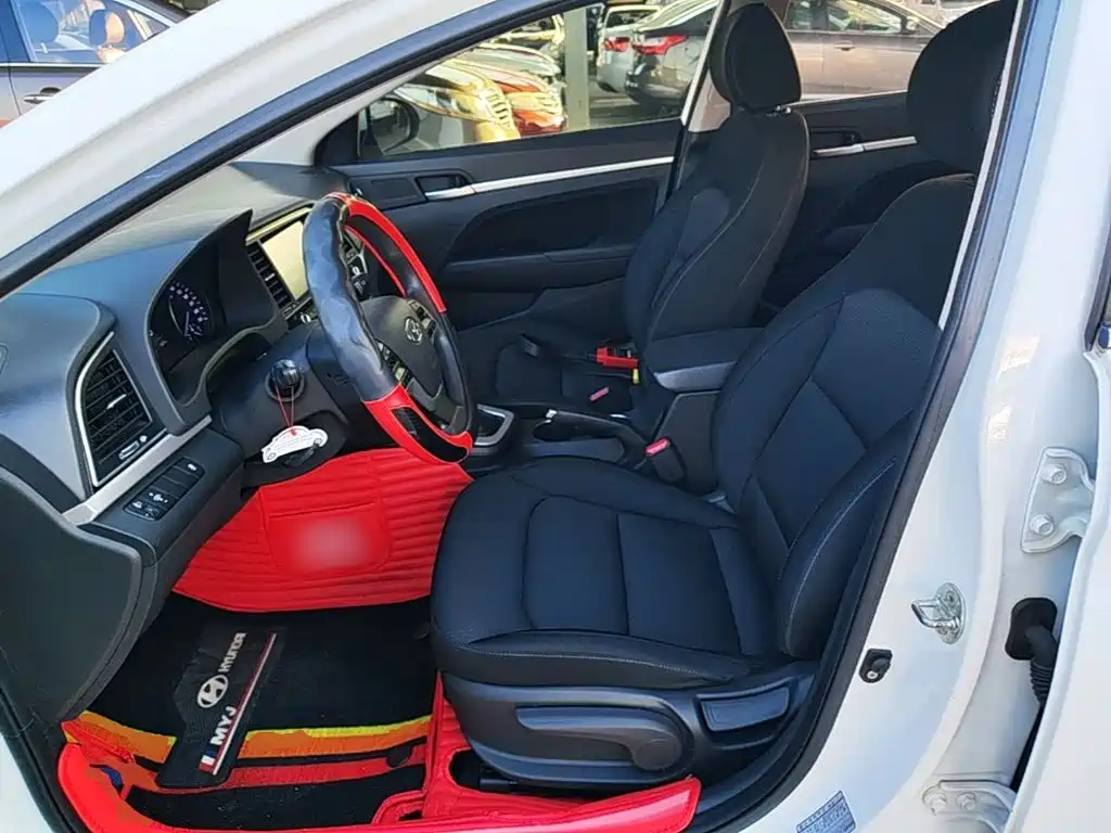 Hyundai Elantra — фото 15
