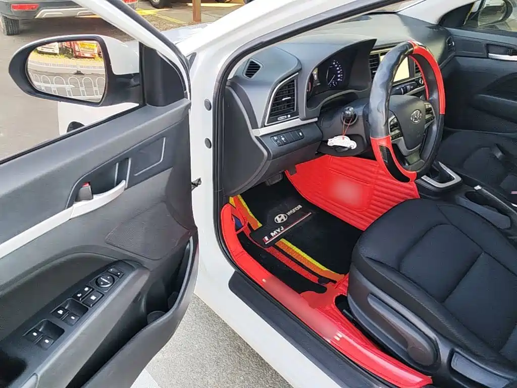 Hyundai Elantra — фото 16