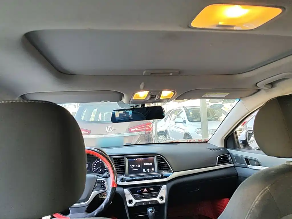 Hyundai Elantra — фото 18