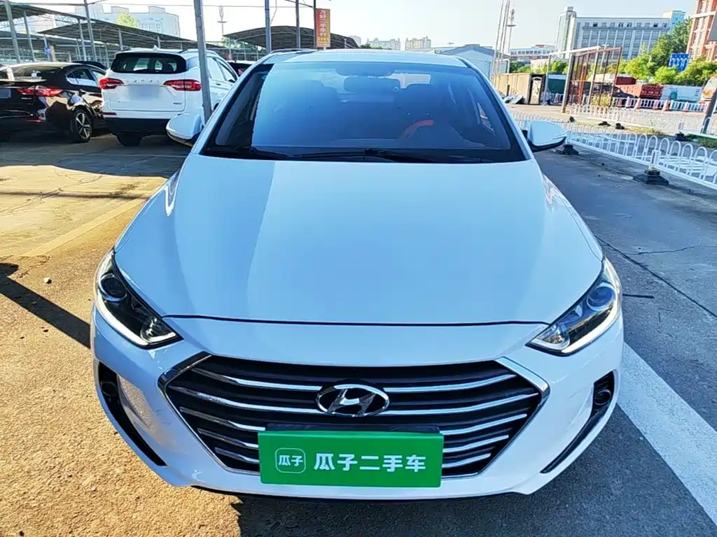 Hyundai Elantra — фото 3