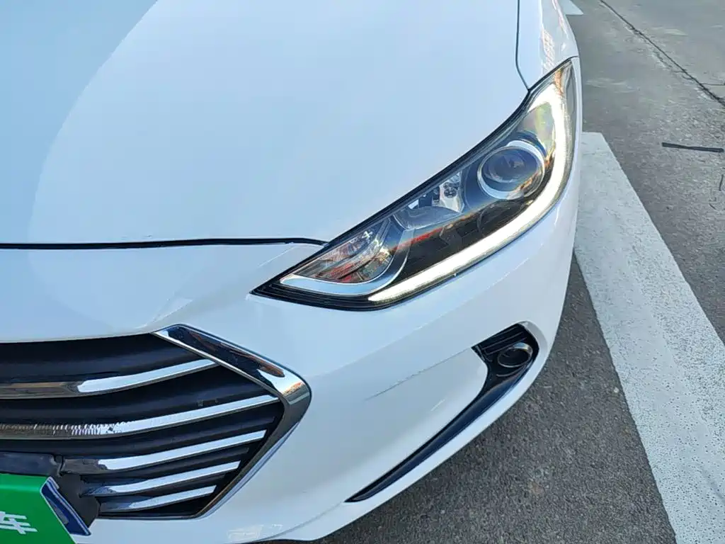Hyundai Elantra — фото 24