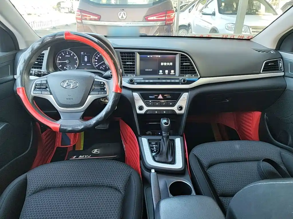 Hyundai Elantra — фото 10