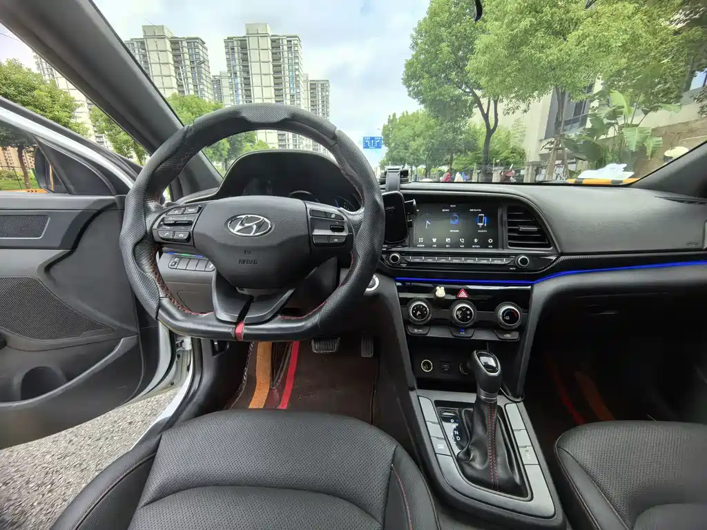 Hyundai Elantra — фото 10