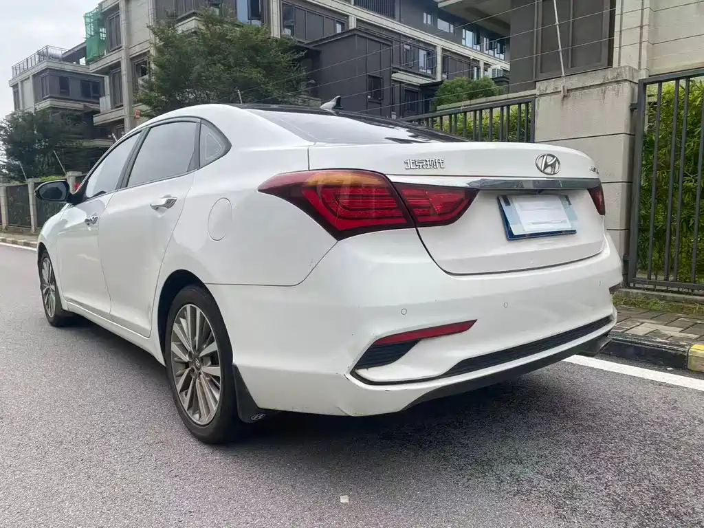 Hyundai Mistra — фото 7