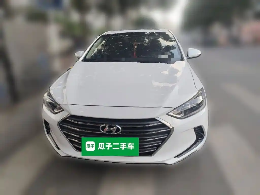 Hyundai Elantra — фото 2
