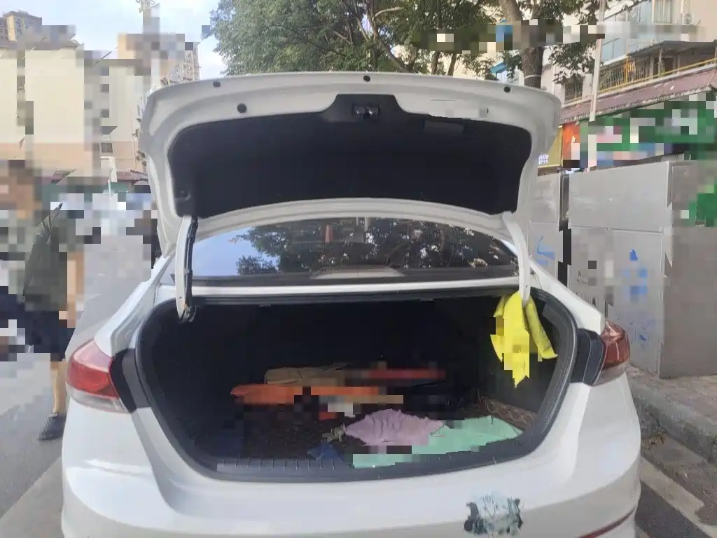Hyundai Elantra — фото 15