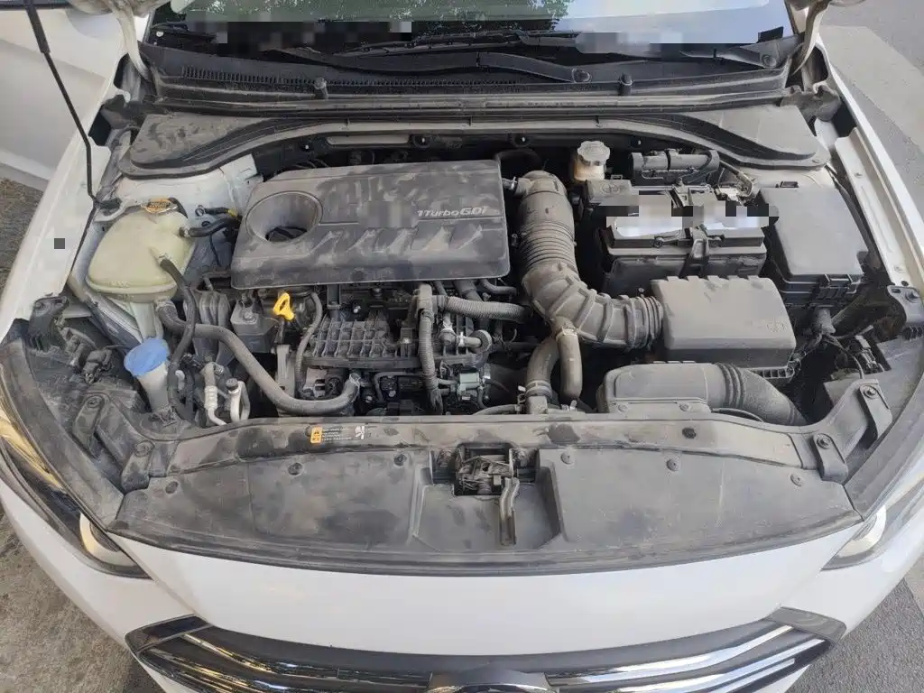 Hyundai Elantra — фото 16