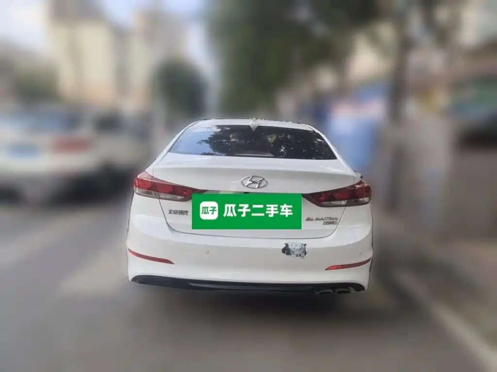 Hyundai Elantra — фото 3